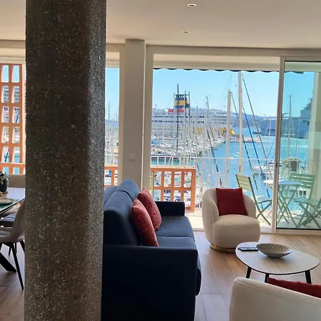 Superbe 2 Pieces, Terrasse Face Au Port Et * Toulon