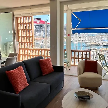 Appartement Superbe 2 Pieces, Terrasse Face Au Port Et Toulon