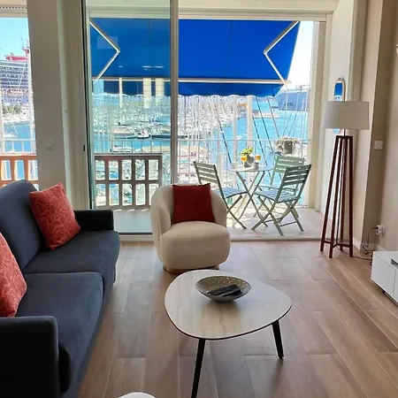 Superbe 2 Pieces, Terrasse Face Au Port Et Appartement Toulon