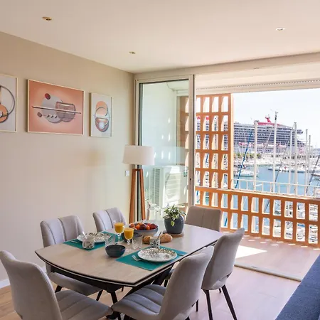 Appartement Superbe 2 Pieces, Terrasse Face Au Port Et Toulon