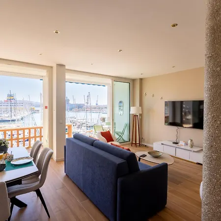 Superbe 2 Pièces, Terrasse Face Au Port Et Appartement