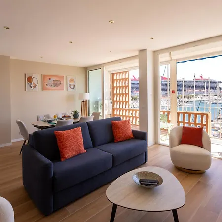 Superbe 2 Pieces, Terrasse Face Au Port Et Toulon
