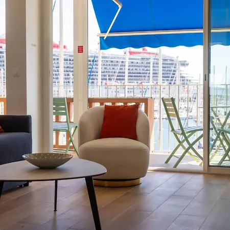 Superbe 2 Pieces, Terrasse Face Au Port Et *