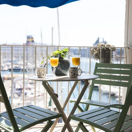 Superbe 2 Pièces, Terrasse Face Au Port Et *