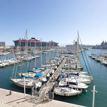 Appartement Superbe 2 Pieces, Terrasse Face Au Port Et Toulon